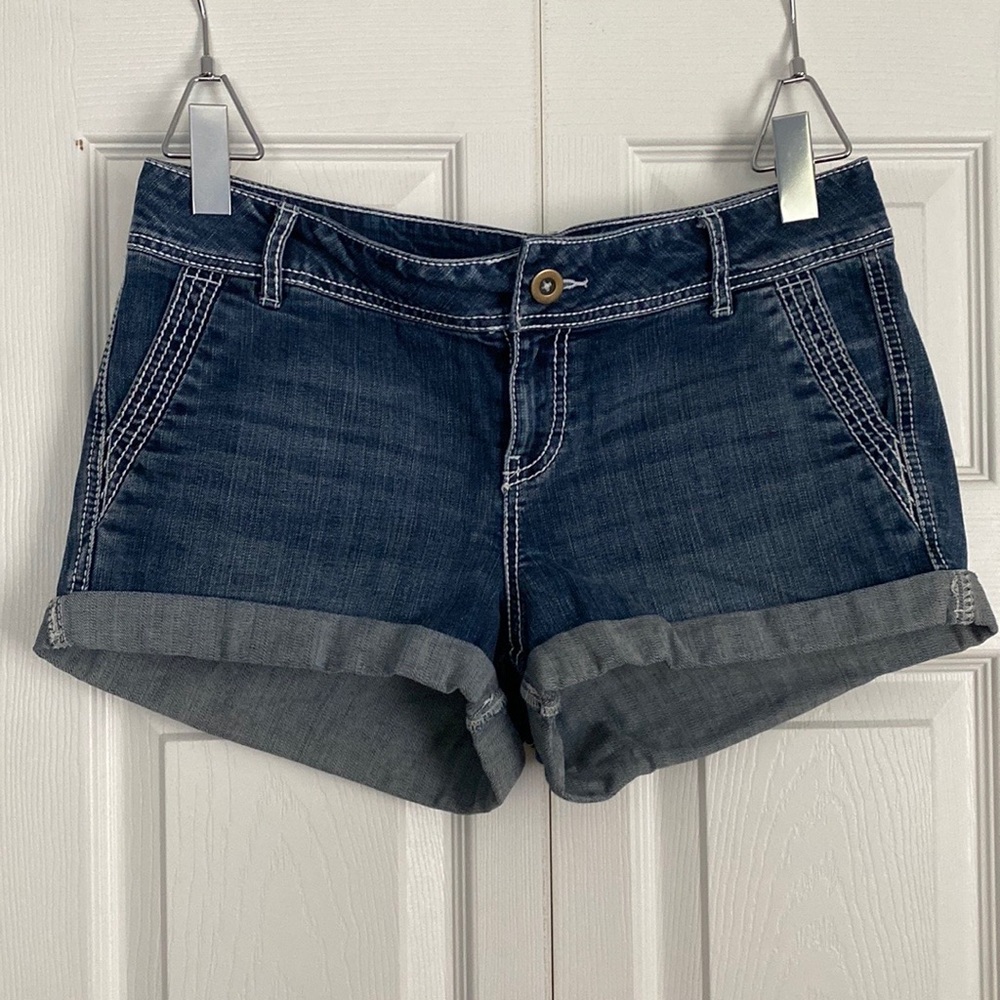 Maurices Denim Cuffed MIDI Shorts - Size: 9/10
